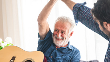Musikunterricht für einen älteren Herren