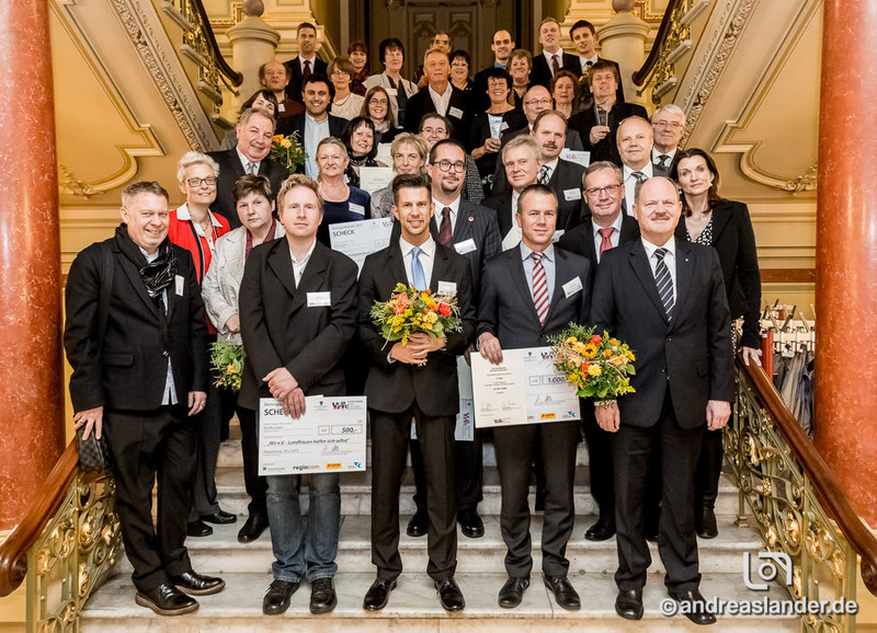 Preisträger und Jurymitglieder des Demografiepreises Sachsen-Anhalt 2015 im Foyer des Palais am Fürstenwall in Magdeburg